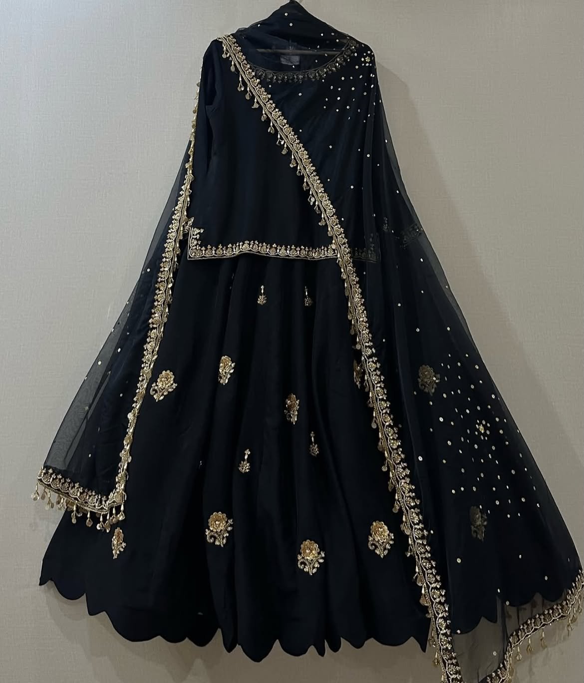 Fashion Hut Ethereal Velvet Handcrafted Zari Anarkali Suit